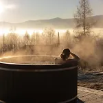 Дом отдыха Flowfort - Karkonosze - Mountain View - Private Hot Tub & Sauna Wojcieszyce