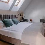 Дом отдыха Flowfort - Karkonosze - Mountain View - Private Hot Tub & Sauna