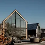 Дом отдыха Flowfort - Karkonosze - Mountain View - Private Hot Tub & Sauna *